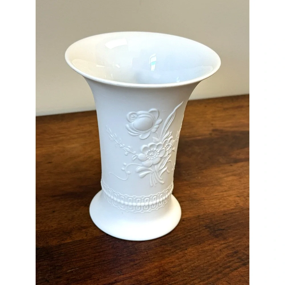 Vintage AK Kaiser Porzellan Germany White Bisque Relief Floral Vase 384/15 6